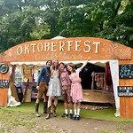 Camping Oktoberfest Bavarian Village With Breakfast & Welcome Beer München